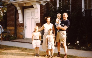 Fertility rose at the end of the Depression and the end of World War II with the Baby Boom, to more than 3.5 births for every woman by 1960 — then plummeted immediately thereafter. Credit: Glenn|Wikimedia|CC BY-SA 2.0