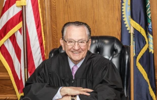 Judge Frank Caprio served for decades as chief municipal judge in Providence, Rhode Island. Credit: StephanieRPereira, CC BY-SA 4.0, via Wikimedia Commons