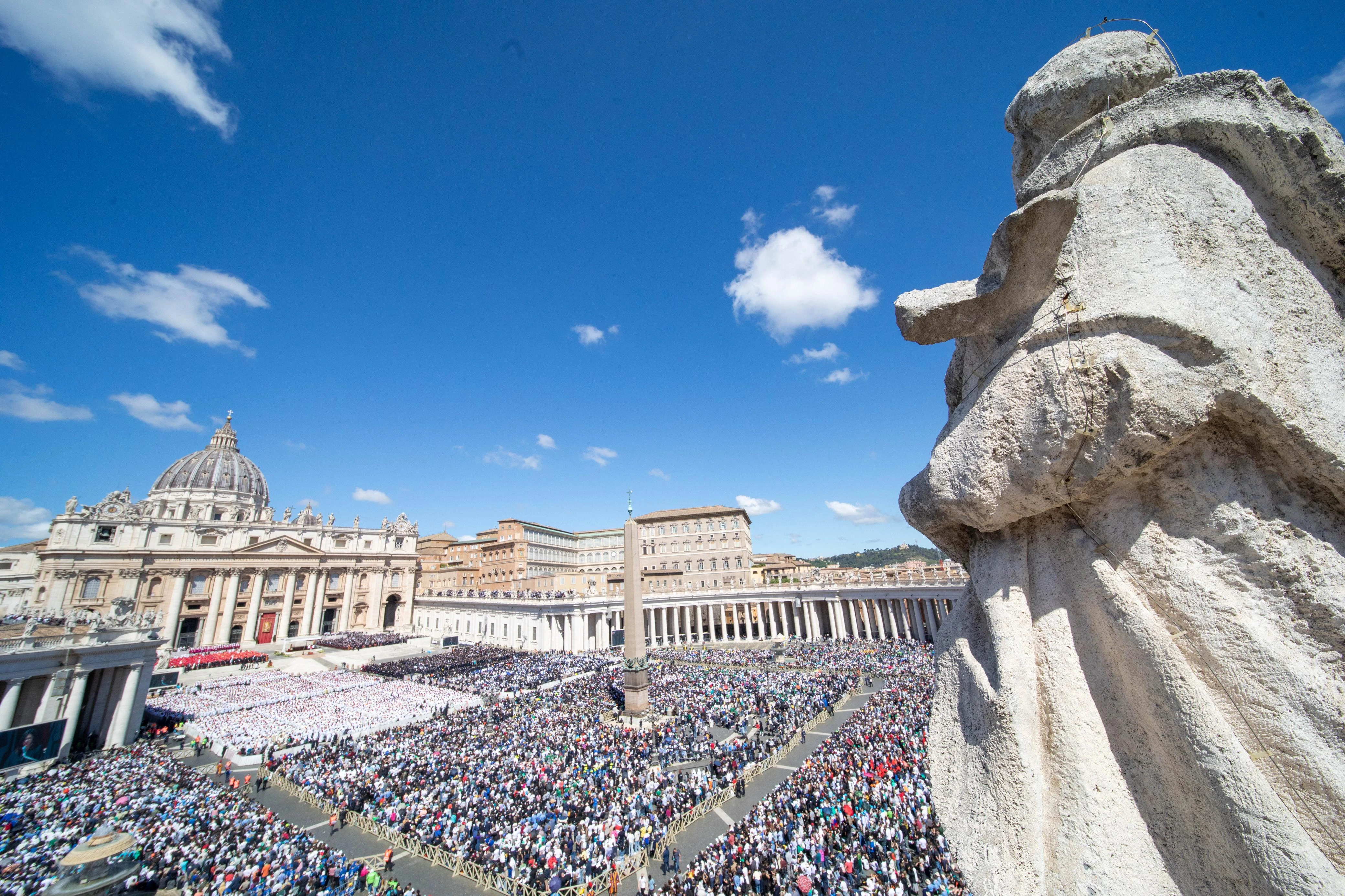 Hundreds of thousands of mourners attend the funeral of Pope Francis at St. Peter’s Square, Saturday, April 26, 2025?w=200&h=150