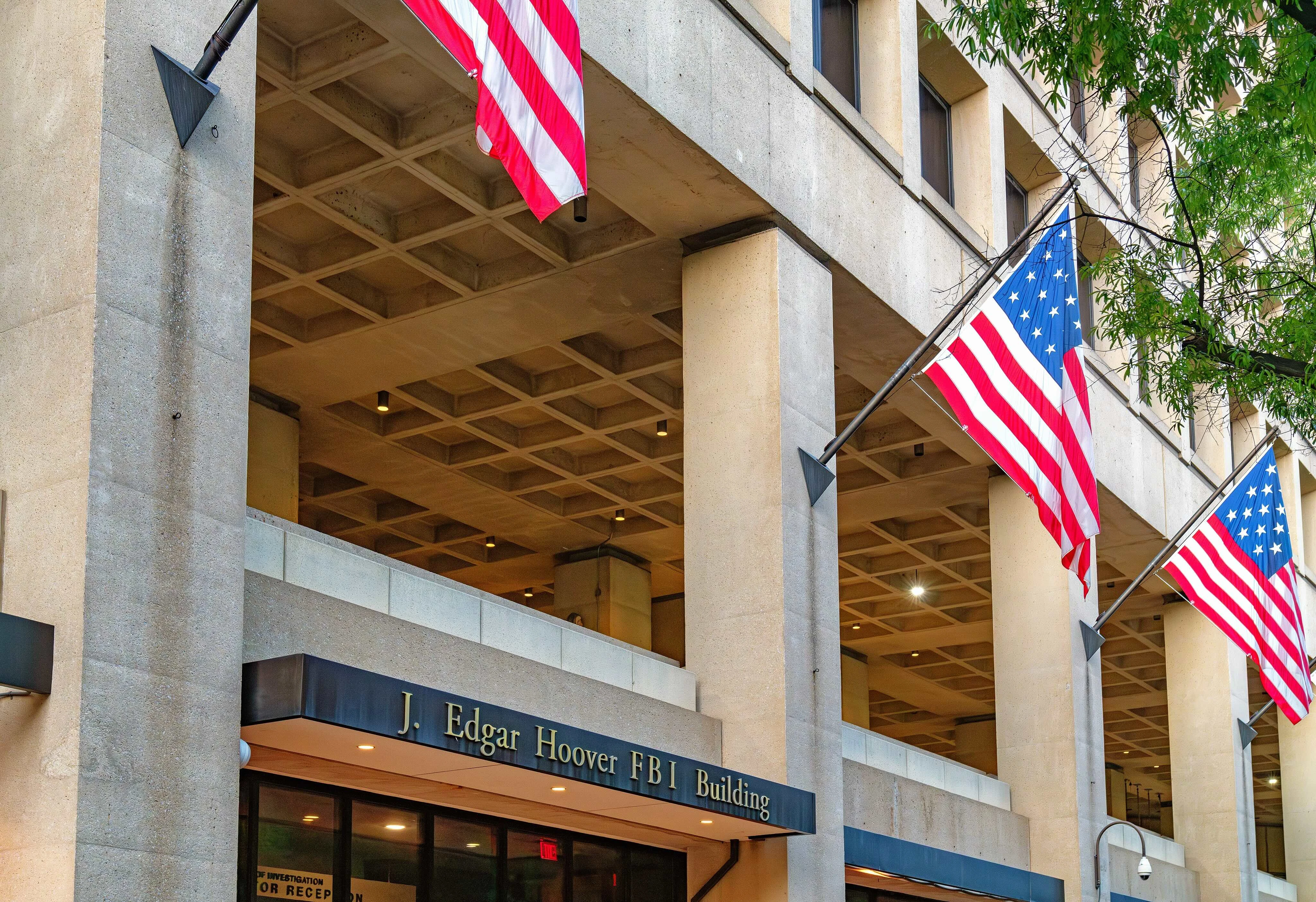 The J. Edgar Hoover FBI headquarters building in Washington, D.C.?w=200&h=150