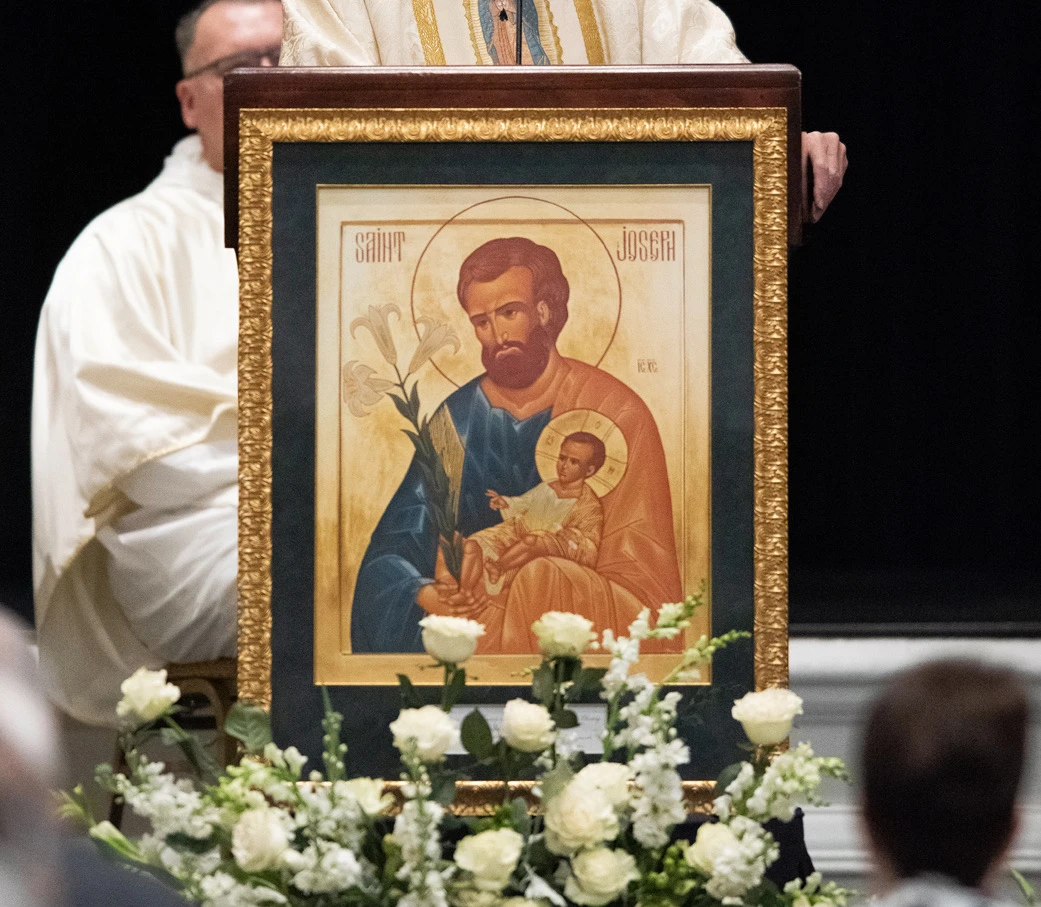 In 2021, the Knights of Columbus announced the selection of this icon of St. Joseph holding the Child Jesus as the centerpiece of the current K of C pilgrim icon prayer program. The original icon was created (or “written”) by Élizabeth Bergeron, an iconographer in Montréal, based on a drawing by Alexandre Sobolev.?w=200&h=150