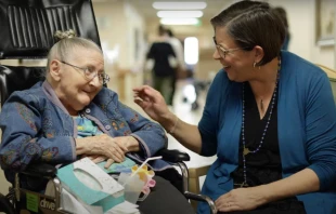 Melanie McClanahan, a Rosary Team volunteer, with a resident. Credit: Mike Jensen