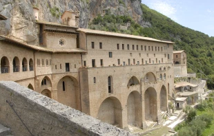 One unique feature of the monastery at Subiaco is that it was built into the mountain. In any room, at least one wall is bare rock. During construction, the connection with the mountain was always preserved. Even above the main altar of the upper church, the rock juts out and looms overhead, enveloping the worship space like a vast cloak. Credit: D. Ermacora