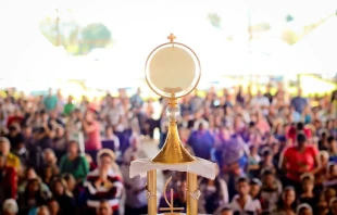 Jesus exposed in the Blessed Sacrament. Credit: Comunidade Javé Nissi via Pexels