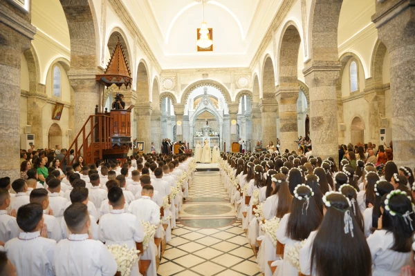 Over 450 children have received their first holy Communion in the town of Qaraqosh (Baghdeda), Iraq, over the past month. At a recent Mass, Archbishop Benedictus Hanno highlighted the vital role of Catholic families in nurturing the faith of their children: “When the father and mother are united in faith, the family becomes a fortified castle, capable of resisting temptation, evil, and moral deviation,” he said. Credit: Syriac Catholic Archdiocese of Mosul, Iraq