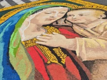 The Via della Conciliazione, the grand avenue leading to St. Peter’s Square in Rome, was transformed this Sunday into a vibrant tapestry of color laid over the asphalt, June 29, 2025.