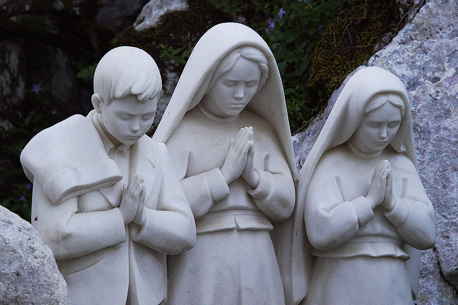 Monument of the Guardian Angel of Portugal apparition to the three little shepherd children of Fátima.?w=200&h=150