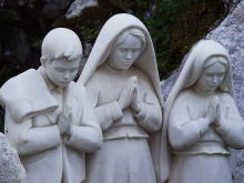 Monument of the Guardian Angel of Portugal apparition to the three little shepherd children of Fátima.