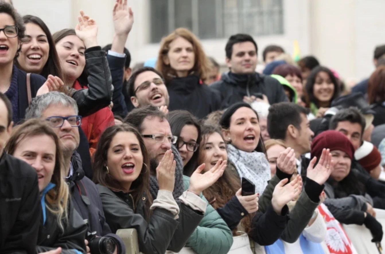 A group of pilgrims in St. Peter’s Square.?w=200&h=150
