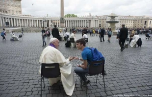 Pope Francis hears confessions of teenagers in St. Peter's Square. L'Osservatore Romano.