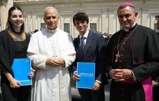 Fernando Moscardó (center) and his friend Patricia (far left) meet with Pope Leo XIV and Bishop Mikel Garciandía of Palencia (right) after the Holy Father’s general audience on Wednesday, June 11, 2025. Credit: Vatican Media