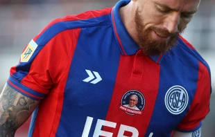 A patch depicting the late Pope Francis is seen on the jersey of San Lorenzo’s Spanish midfielder No. 10 Iker Muniain during the Argentine Professional Football League 2025 Apertura Tournament football match between San Lorenzo and Rosario Central at the Pedro Bidegain stadium in Buenos Aires on April 26, 2025. The late Pope Francis, Jorge Bergoglio, was a fan and member No. 88235 of Argentina’s San Lorenzo football club. Credit: ALEJANDRO PAGNI/AFP via Getty Images