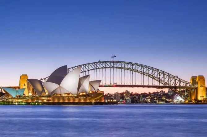 A view of the Opera House in the port zone of Sydney, Australia.?w=200&h=150