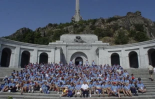 As prior of the Augustinians (below, in a white shirt), in 2003 Leo XIV visited the Valley of the Fallen with a group of young people. Credit: Courtesy of Israel @profedeprimari on X