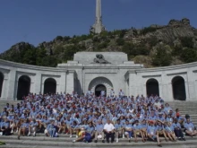 As prior of the Augustinians (below, in a white shirt), in 2003 Leo XIV visited the Valley of the Fallen with a group of young people.
