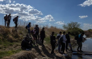 Approximately 200 Venezuelan migrants cross the Rio Grande seeking to surrender to the Border Patrol in their pursuit of humanitarian asylum on March 31, 2023. Credit: David Peinado Romero/Shutterstock