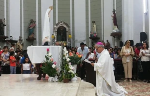 Pope Leo XIV, when he was bishop of Chiclayo (Peru), recites the prayer of consecration before Our Lady of Fátima. Credit: Courtesy of Fátima Mission Peru