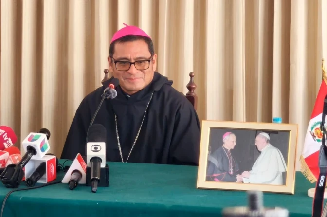 Current Chiclayo Bishop Edinson Farfán at a press conference on Friday, May 9, 2025.?w=200&h=150