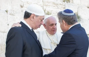 Pope Francis meets with his longtime fellow Buenos Aires friends Rabbi Abraham Skorka and Muslim leader Omar Abboudan at Jerusalem’s wailing wall on May 26, 2014. Credit: Vatican Media