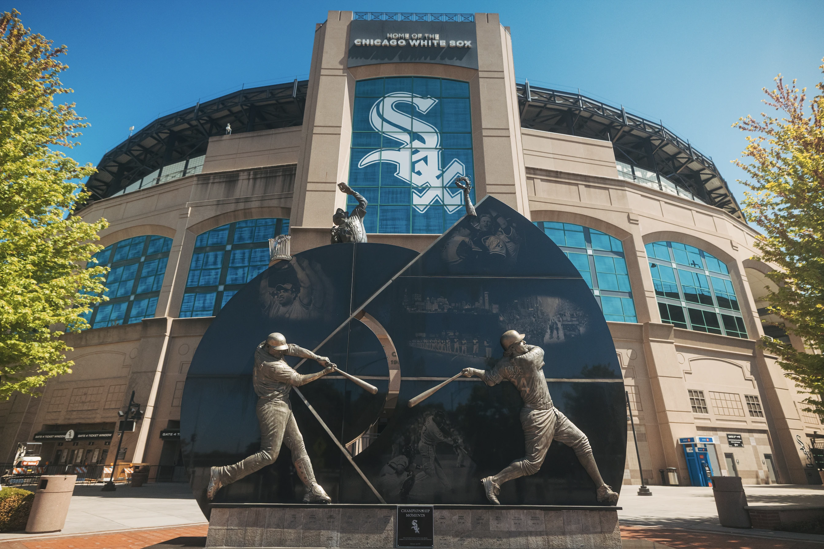 The outside of Guaranteed Rate Field, where the Chicago White Sox baseball team plays.?w=200&h=150